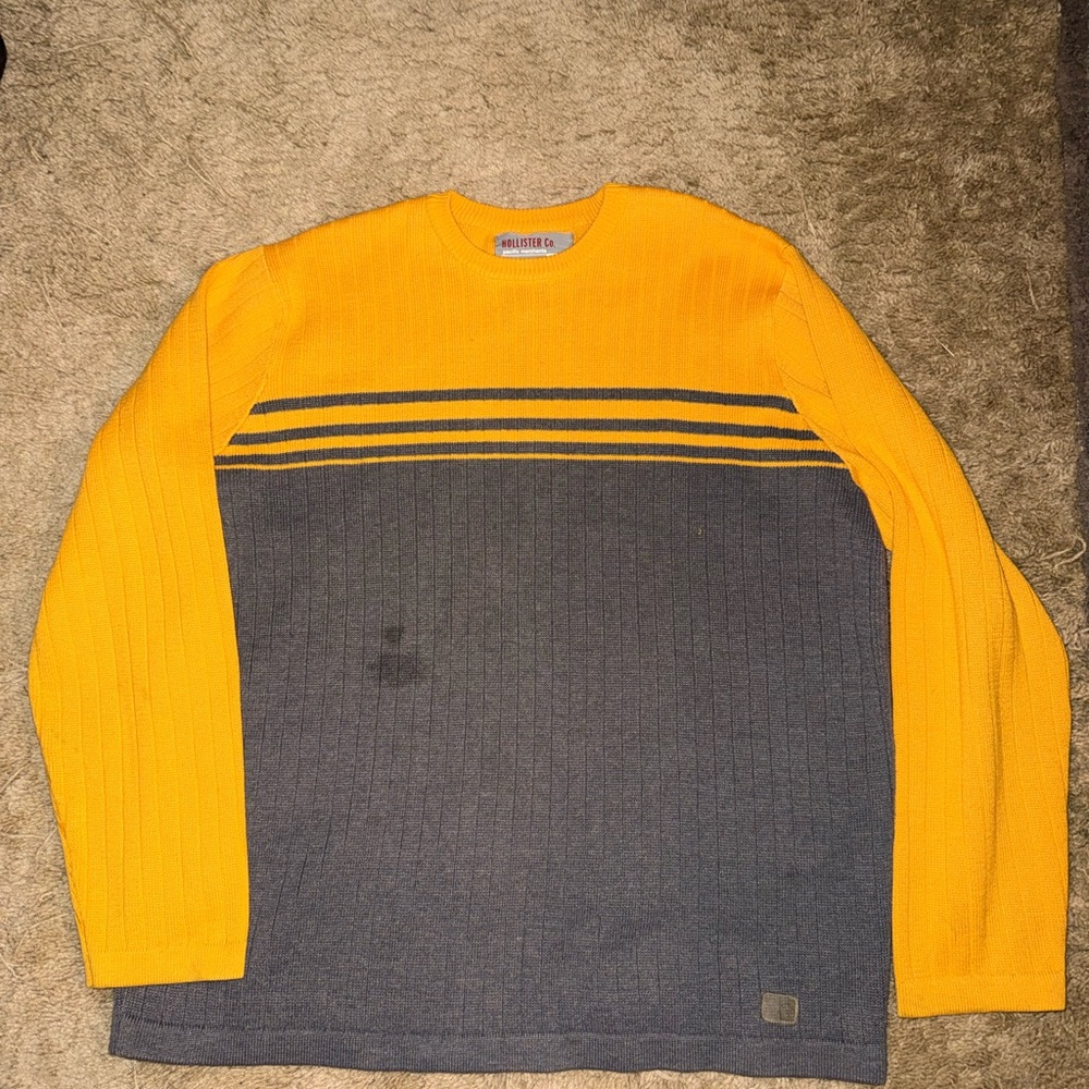 Hollister Men's Crewneck Sweater in Mustard and Charcoal